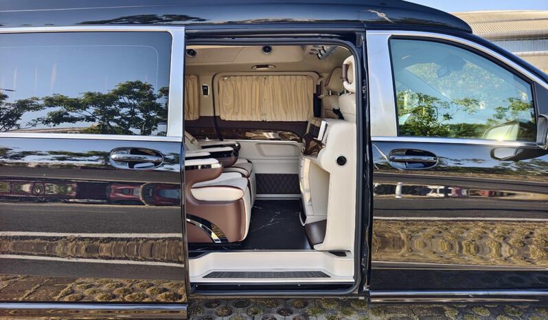 
								Mercedes-Benz V-Class 2019 V250 2.0T Standard Extended Wheelbase Middle East Edition full									