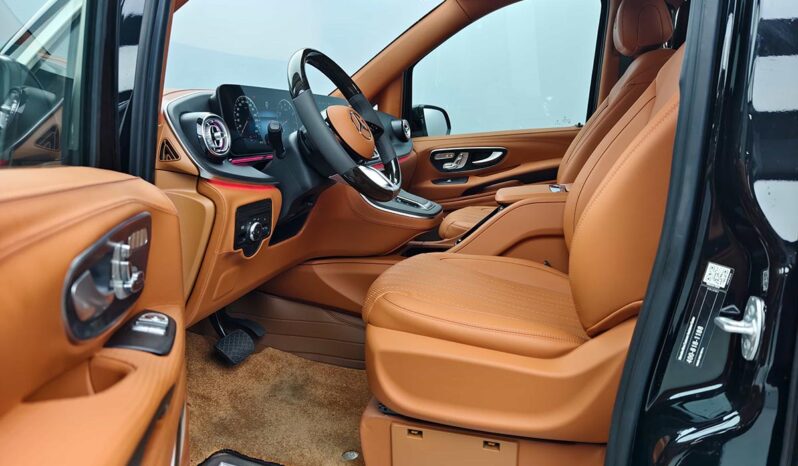 
								Mercedes-Benz Vito 2025 2.0T Business Custom Edition 7-Seater full									