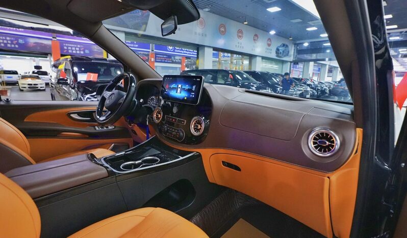 
								Mercedes-Benz Vito 2023 2.0T Elite Edition 7-Seater full									