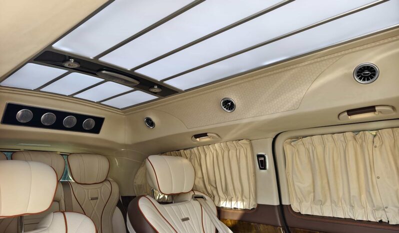 
								Mercedes-Benz V-Class 2019 V250 2.0T Standard Extended Wheelbase Middle East Edition full									