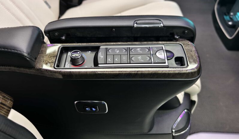 
								Toyota HIACE 2024 3.5L Nexus 7-Seater Business Van full									