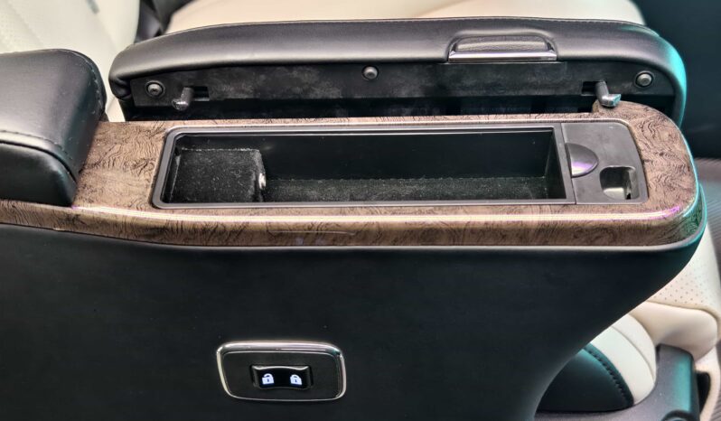 
								Toyota HIACE 2024 3.5L Nexus 7-Seater Business Van full									