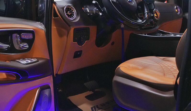 
								Mercedes-Benz Vito 2023 2.0T Elite Edition 7-Seater full									