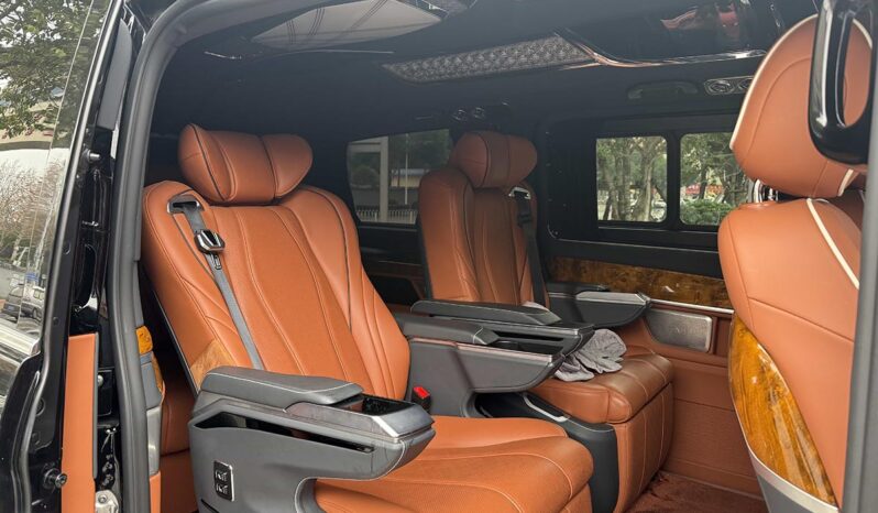 
								Mercedes-Benz V-Class 2023 V260L High Roof Custom Edition full									