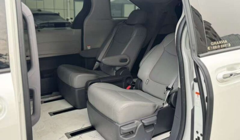 
								Toyota Grevia 2024 2.5L Hybrid Comfort Edition full									