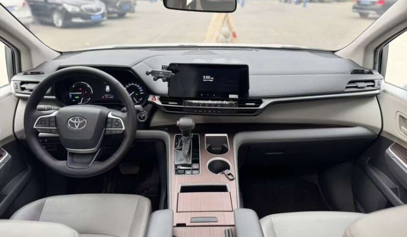 
								Toyota Grevia 2024 2.5L Hybrid Comfort Edition full									