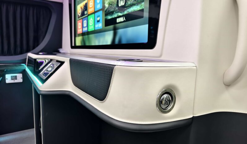 
								Toyota HIACE 2024 3.5L Nexus 7-Seater Business Van full									