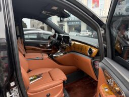 
										Mercedes-Benz V-Class 2023 V260L High Roof Custom Edition full									