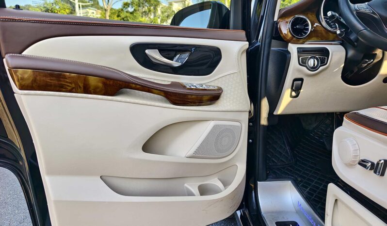 
								Mercedes-Benz V-Class 2019 V250 2.0T Standard Extended Wheelbase Middle East Edition full									