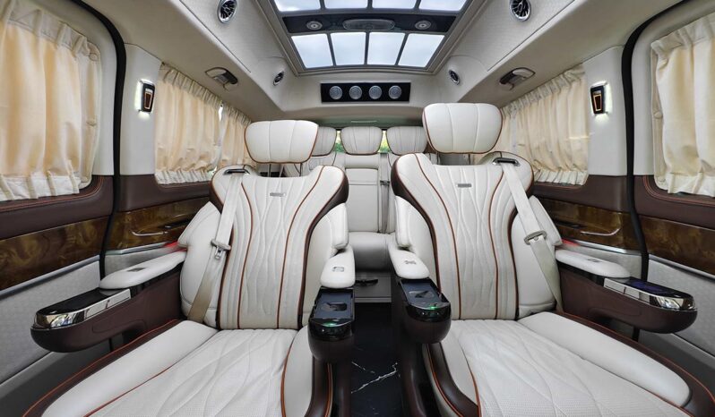 
								Mercedes-Benz V-Class 2019 V250 2.0T Standard Extended Wheelbase Middle East Edition full									