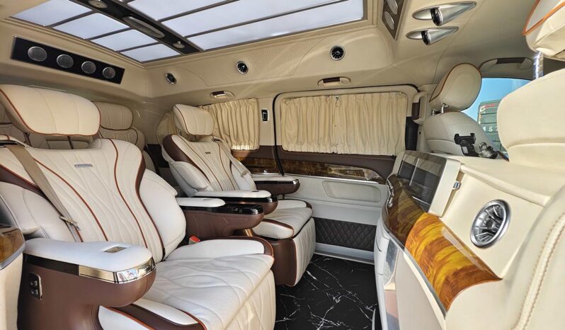 
								Mercedes-Benz V-Class 2019 V250 2.0T Standard Extended Wheelbase Middle East Edition full									