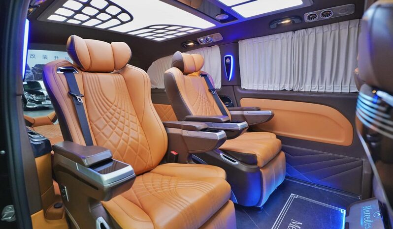 
								Mercedes-Benz Vito 2023 2.0T Elite Edition 7-Seater full									