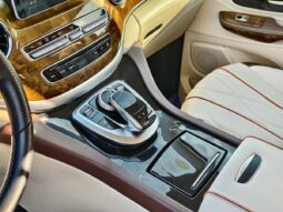 
										Mercedes-Benz V-Class 2019 V250 2.0T Standard Extended Wheelbase Middle East Edition full									