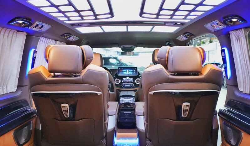 
								Mercedes-Benz Vito 2023 2.0T Elite Edition 7-Seater full									