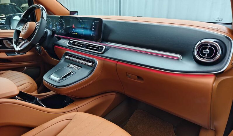 
								Mercedes-Benz Vito 2025 2.0T Business Custom Edition 7-Seater full									