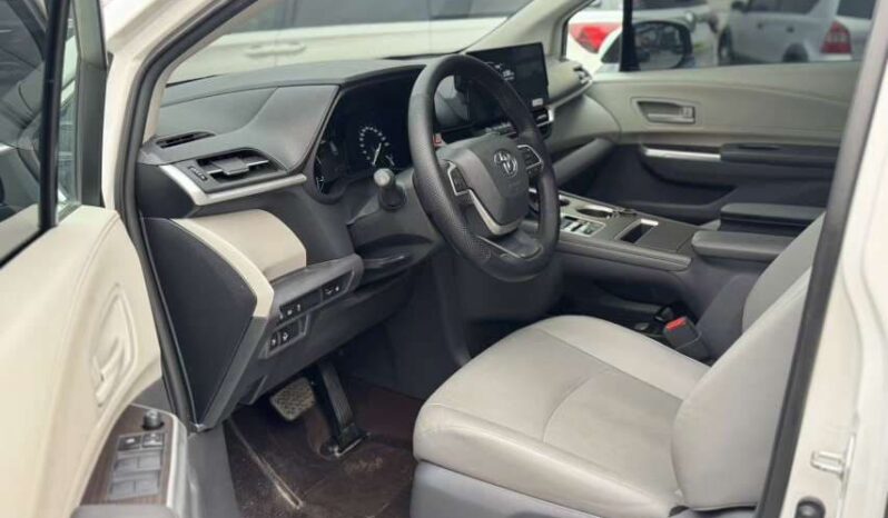 
								Toyota Grevia 2024 2.5L Hybrid Comfort Edition full									