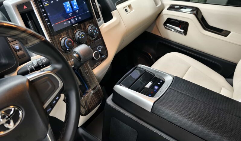 
								Toyota HIACE 2024 3.5L Nexus 7-Seater Business Van full									