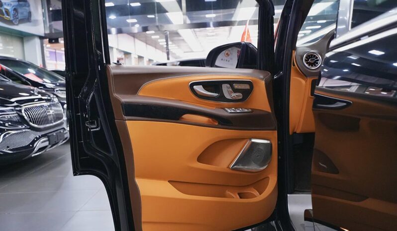 
								Mercedes-Benz Vito 2023 2.0T Elite Edition 7-Seater full									