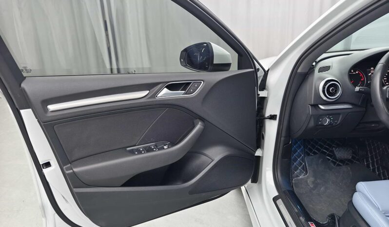 
								Audi A3 2019 Limousine 40 TFSI Sport full									