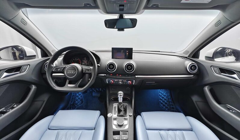 
								Audi A3 2019 Limousine 40 TFSI Sport full									