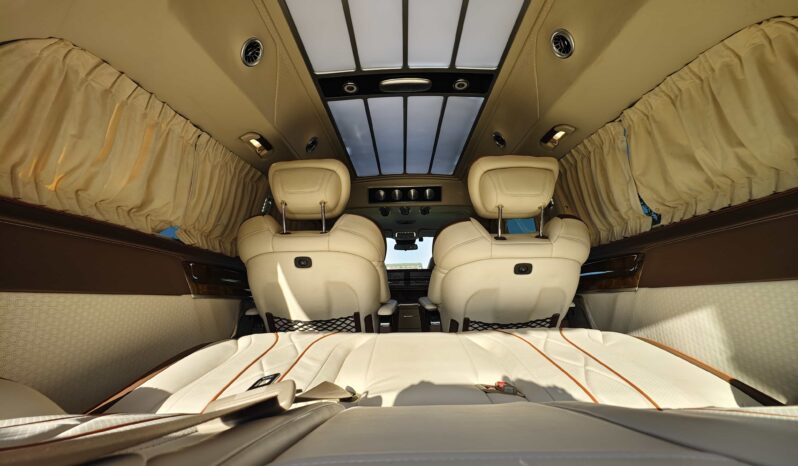 
								Mercedes-Benz V-Class 2019 V250 2.0T Standard Extended Wheelbase Middle East Edition full									