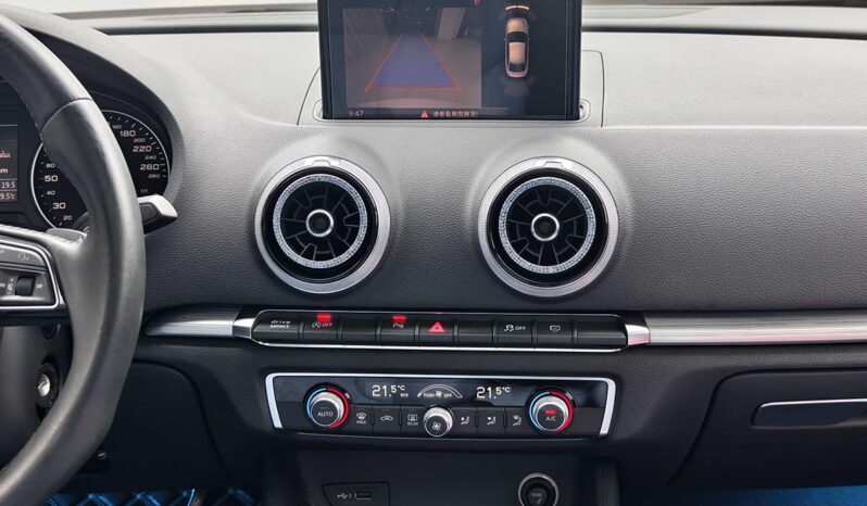 
								Audi A3 2019 Limousine 40 TFSI Sport full									