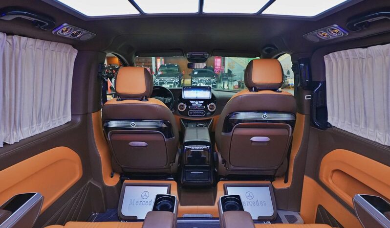 
								Mercedes-Benz Vito 2023 2.0T Elite Edition 7-Seater full									