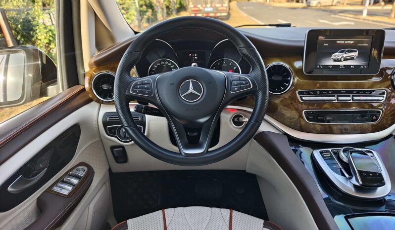 
								Mercedes-Benz V-Class 2019 V250 2.0T Standard Extended Wheelbase Middle East Edition full									