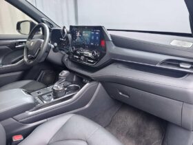 Toyota Crown Land Cruiser 2023 2.5L HEV AWD Flagship Edition