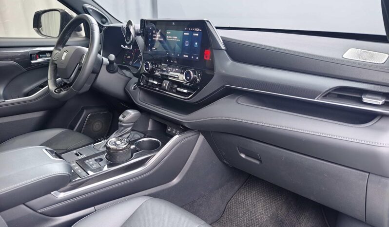 
								Toyota Crown Land Cruiser 2023 2.5L HEV AWD Flagship Edition full									