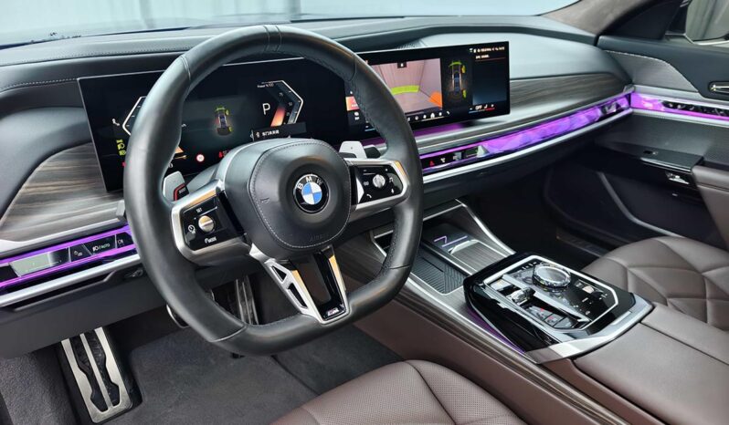 
								BMW 7 Series 2023 735Li M Sport Package full									