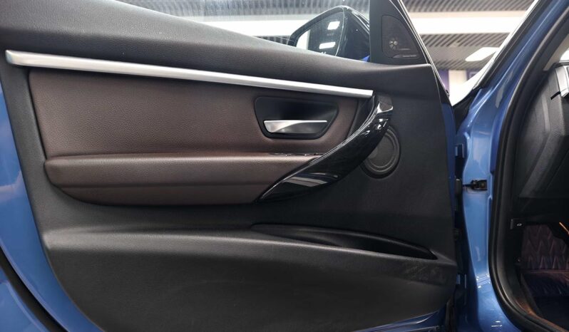 
								BMW 3 Series 2019 320LiM Sport Night Edition full									