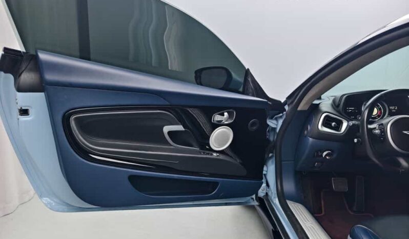 
								Aston Martin DB11 2017 Model 5.2L V12 full									