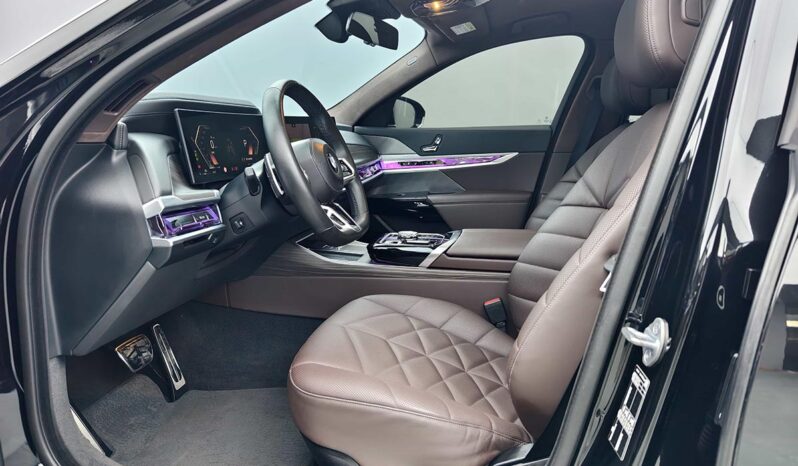 
								BMW 7 Series 2023 735Li M Sport Package full									