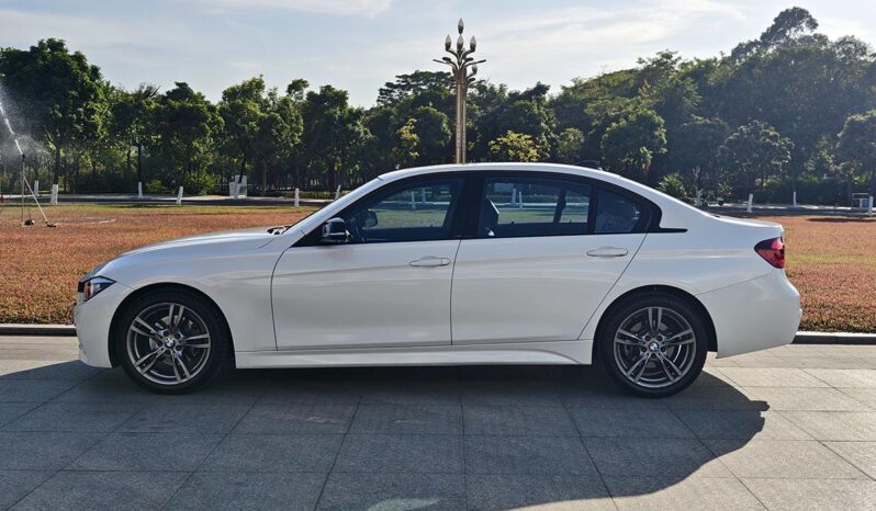 
								BMW 3 Series 2019 320LiM Sport Night Edition full									
