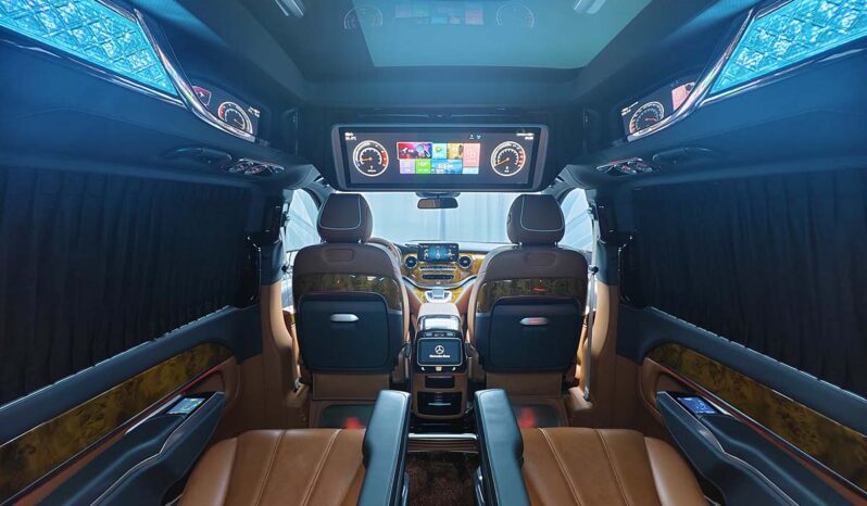 
								Mercedes-Benz V-Class 2023 V260L High Roof Custom Edition full									