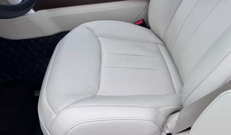 
								Land Rover Range Rover 2025 3.0L 6400PS Prestige Extended Wheelbase Seven-Seater full									