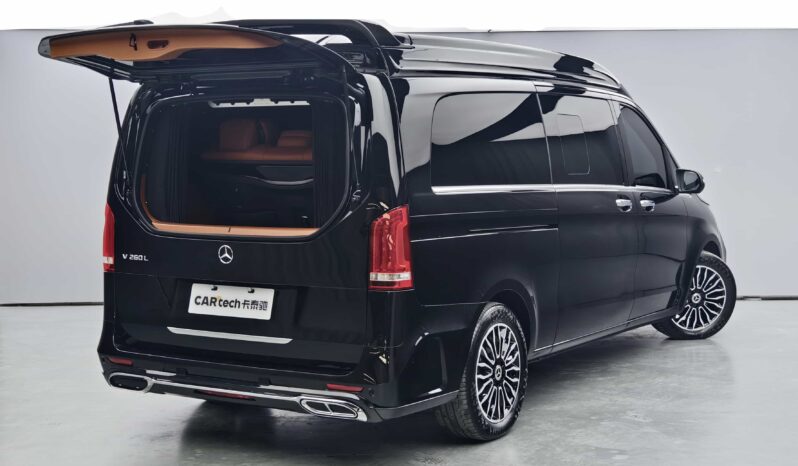 
								Mercedes-Benz V-Class 2023 V260L High Roof Custom Edition full									