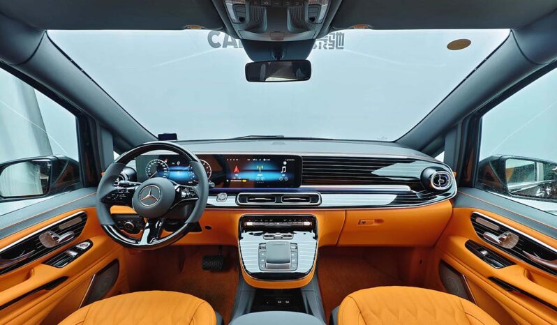 
								Mercedes-Benz Vito 2025 2.0T Business Edition 7-Seater full									