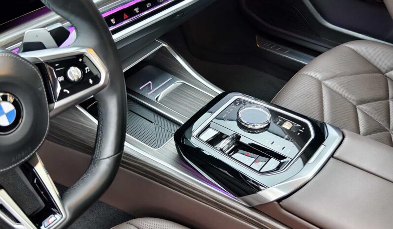 
								BMW 7 Series 2023 735Li M Sport Package full									