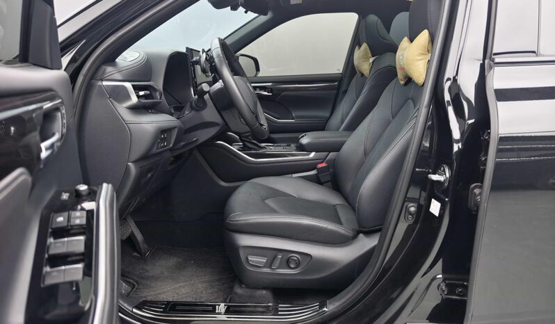 
								Toyota Crown Land Cruiser 2023 2.5L HEV AWD Flagship Edition full									