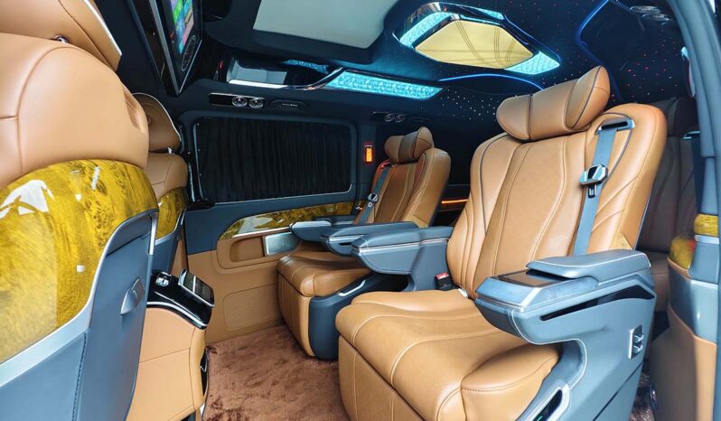 
								Mercedes-Benz V-Class 2023 V260L High Roof Custom Edition full									