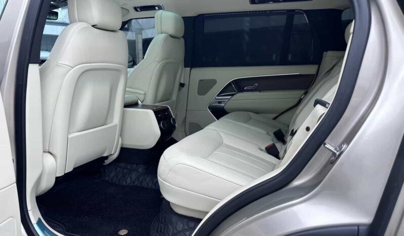 
								Land Rover Range Rover 2025 3.0L 6400PS Prestige Extended Wheelbase Seven-Seater full									
