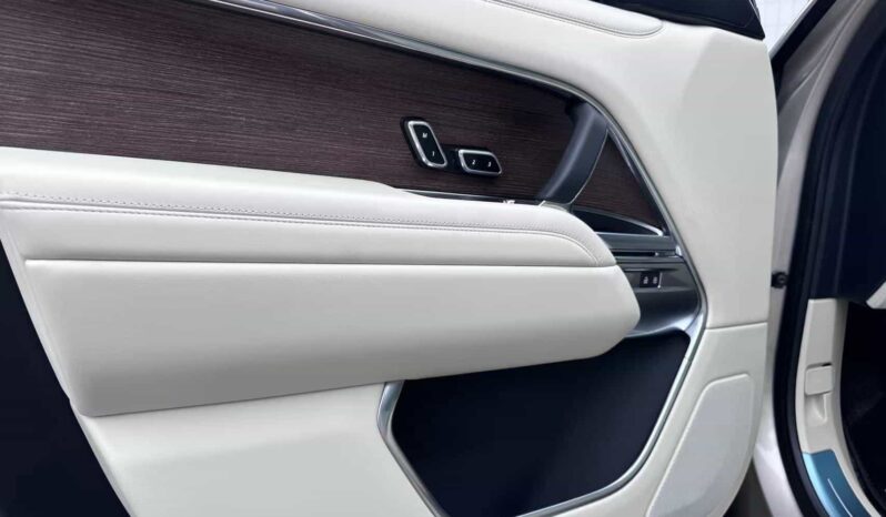 
								Land Rover Range Rover 2025 3.0L 6400PS Prestige Extended Wheelbase Seven-Seater full									