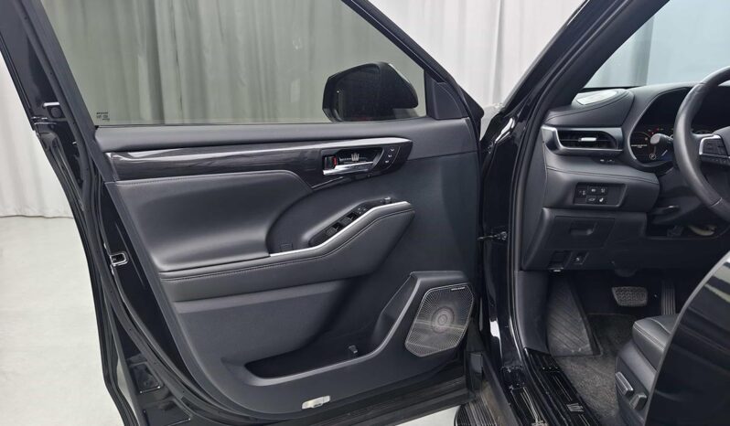 
								Toyota Crown Land Cruiser 2023 2.5L HEV AWD Flagship Edition full									