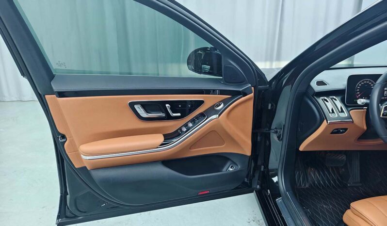 
								Mercedes-Benz S-Class 2022 Facelift S400L Business Edition full									