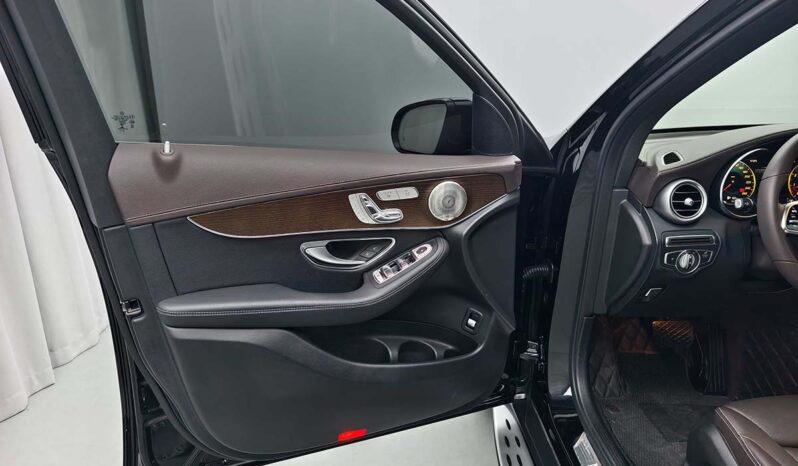 
								Mercedes-Benz GLC 2022 Facelift GLC300 L 4MATIC Sport Edition full									