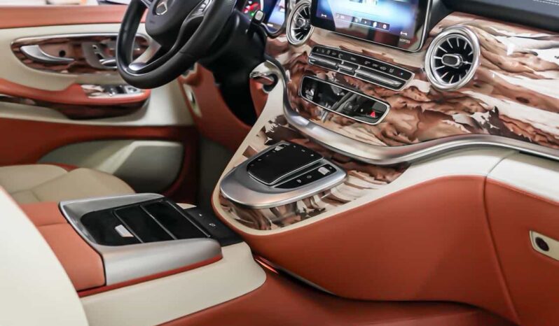 
								2022 Mercedes-Benz AUXUN Aoxuan 2.0T: AUXUN Aoxuan—Conquering the World full									