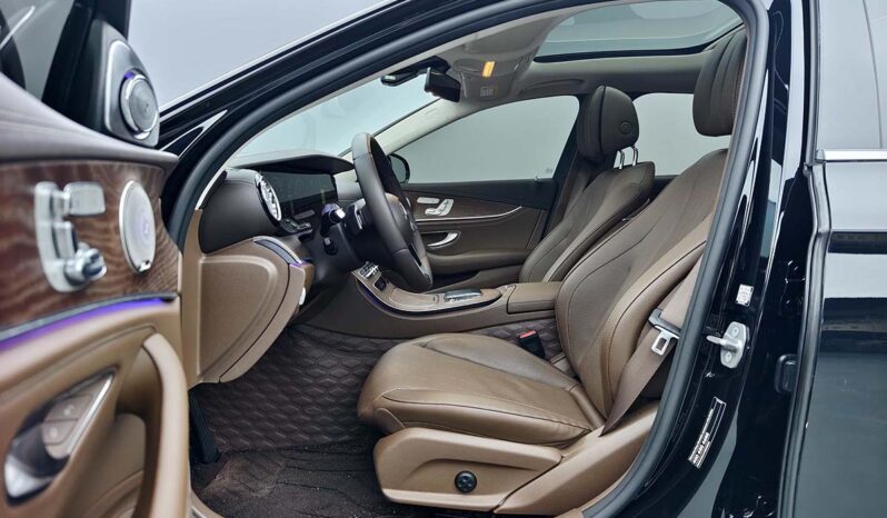 
								Mercedes-Benz E-Class 2023 E300L Luxury Edition full									