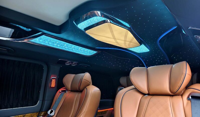 
								Mercedes-Benz V-Class 2023 V260L High Roof Custom Edition full									